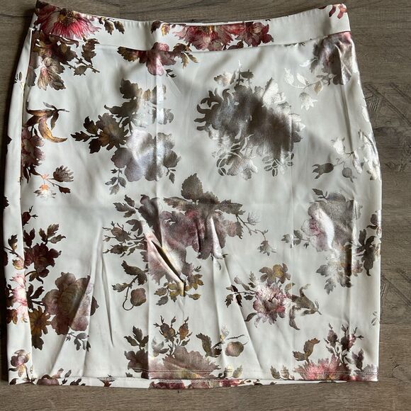 Sami & Jo Dresses & Skirts - Sami & Jo Floral Skirt White Petite XL
